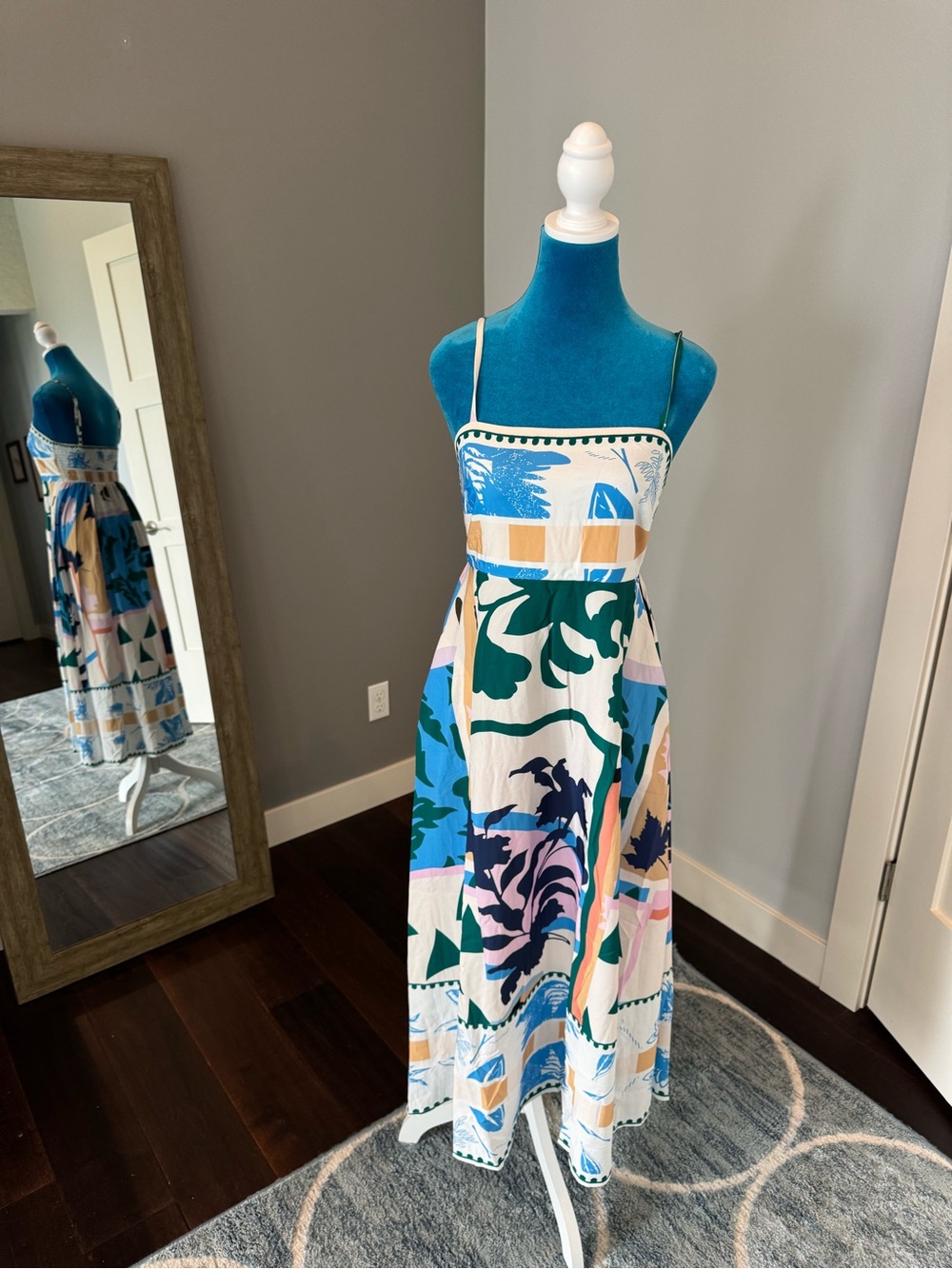 Sleeveless Floral Print midi Dress in Multicolor
